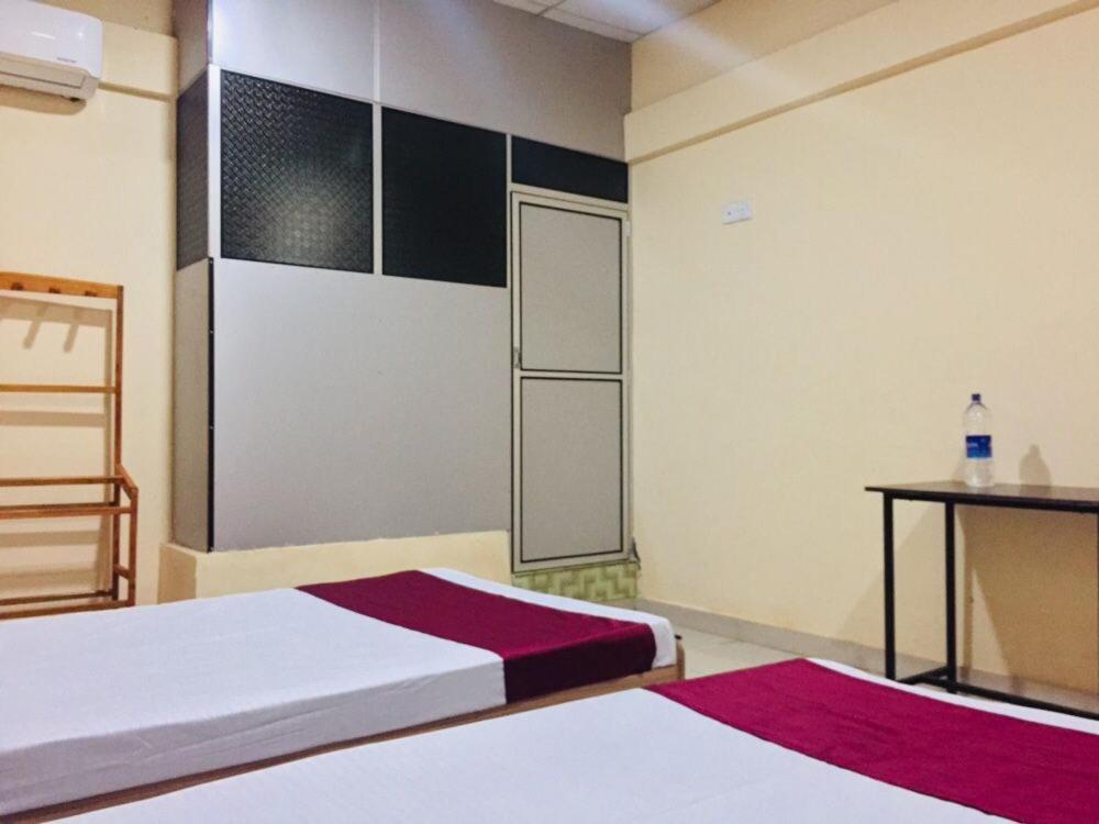 Hb Budget Rest Hotel Jaffna Exterior foto