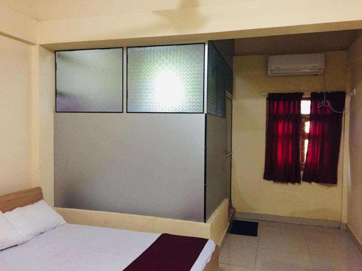 Hb Budget Rest Hotel Jaffna Exterior foto