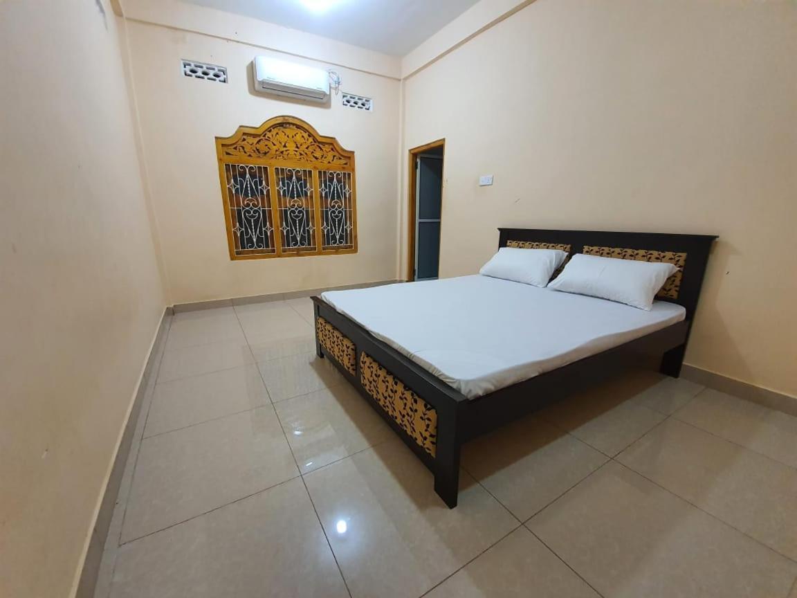 Hb Budget Rest Hotel Jaffna Exterior foto