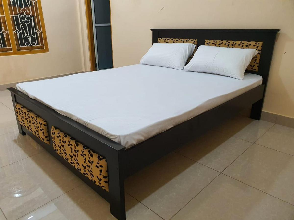 Hb Budget Rest Hotel Jaffna Exterior foto